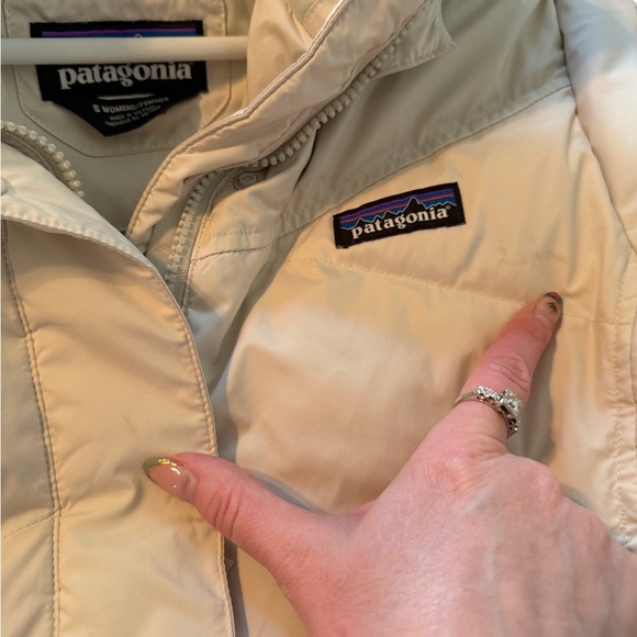 Patagonia Women's Down With It Off-White Puffer Jacket - Picture 9 of 9